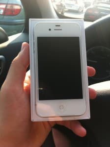White iPhones Making Their Way To Retail Stores.