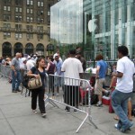 Apple Stores opening early, handing out tickets to iPhone customers