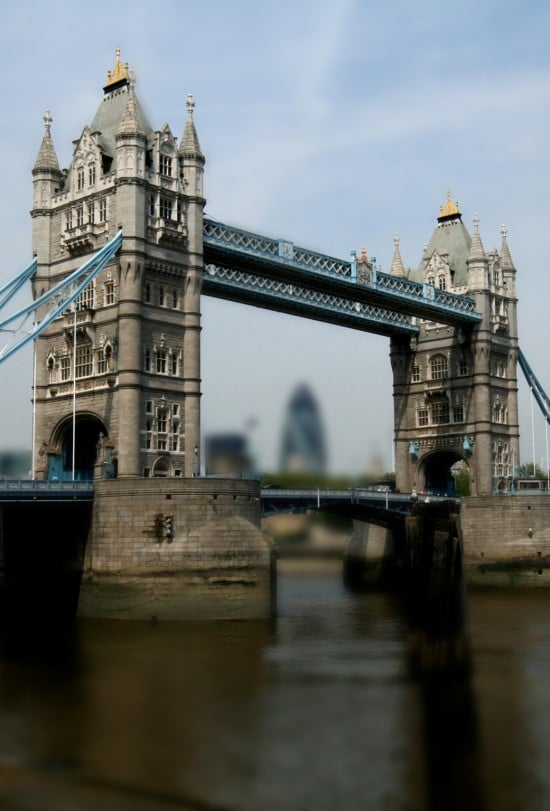 tower bridge london iphone 5s 5c wallpaper parallax tilt shift